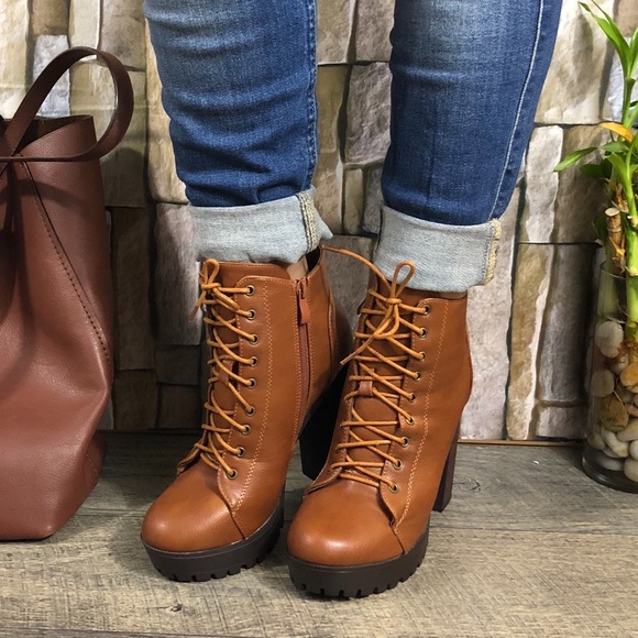TAN LACE UP CHUNKY PLATFORM ANKLE - Picture 3 of 8